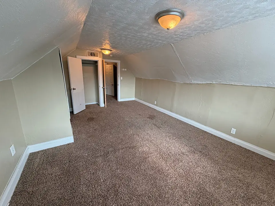 1490 Indianola Avenue photo 10