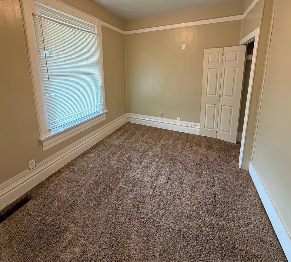 1490 Indianola Avenue photo 9
